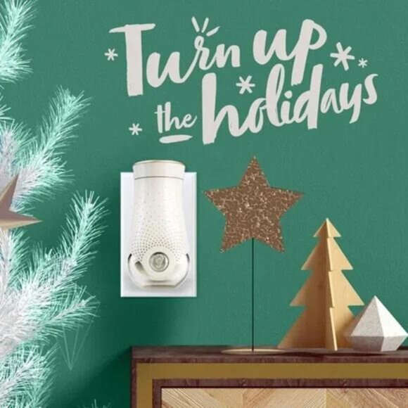 Twinkling Pine & Cedar Glade Plug Ins Scented Oil Kit - Picture 2 of 6